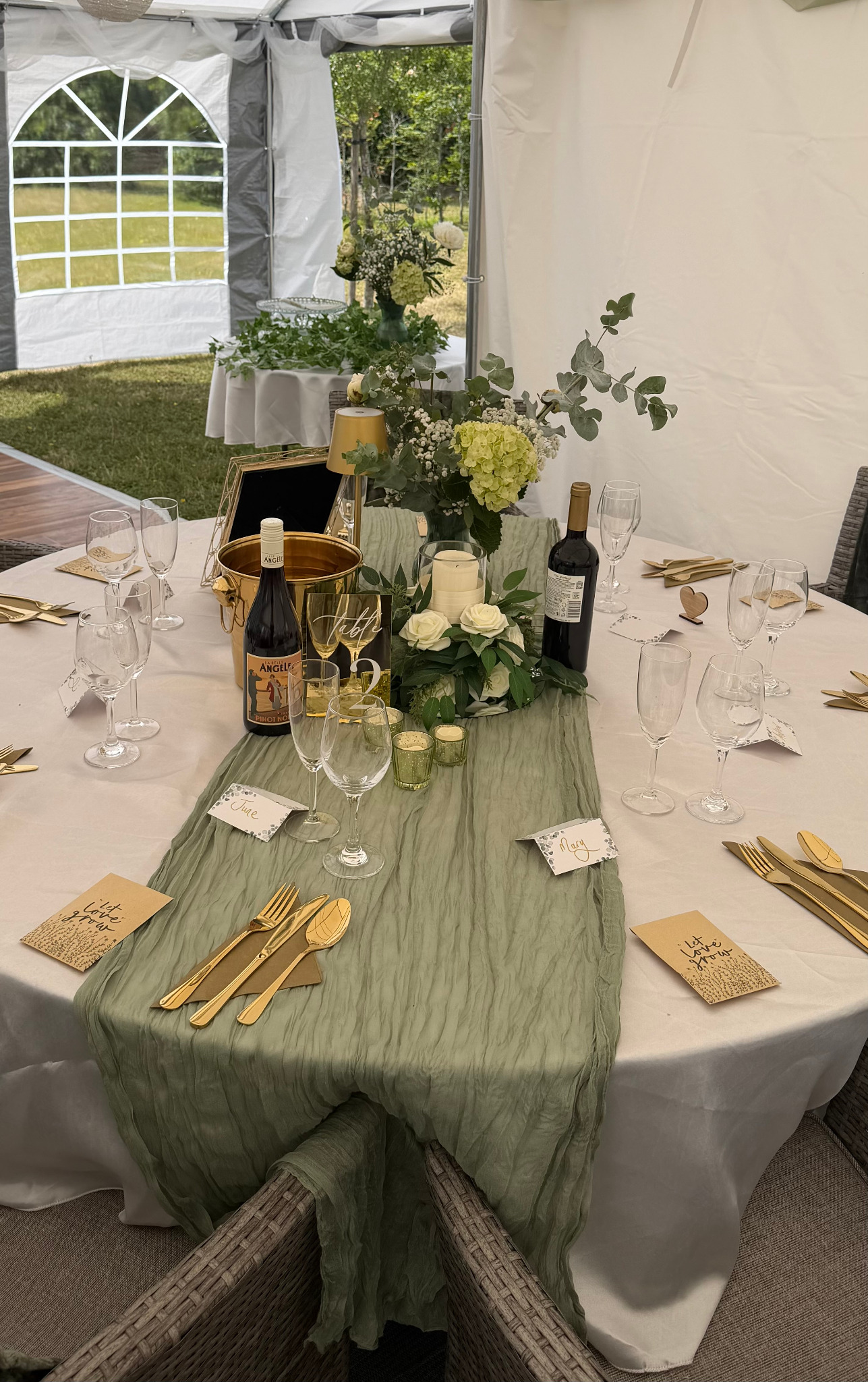 Wedding table styling